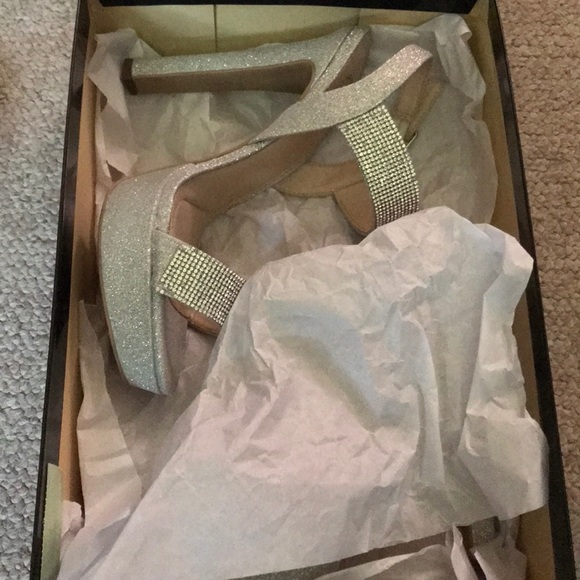 Worn once! Silver I. Miller Myrtle heels! W/ box - Picture 5 of 6